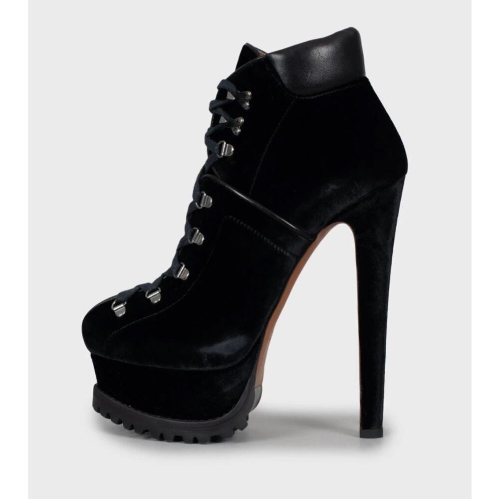 NWB Alaïa Black Velvet Lace-Up Booties - Sz 37.5 EU